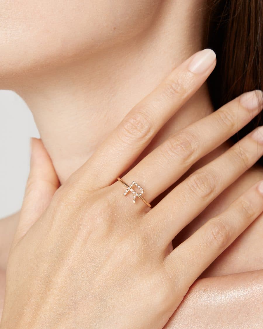 Initials anello Oro 18KT con lettera P in diamanti - immagine 2